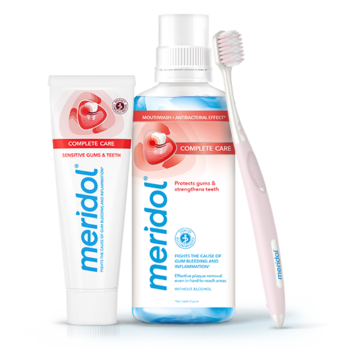 Výrobky ústnej hygieny meridol  Complete Care: zubná pasta, ústna voda a zubná kefka.